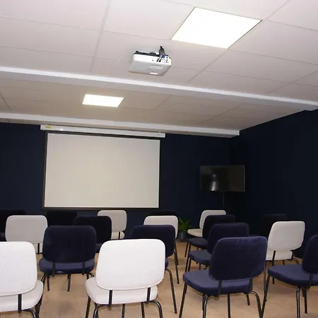 Brit Marseille Aeroport Hotell