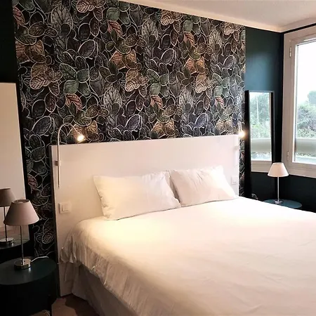 Hotel Brit Marseille Aeroport Mirabeau